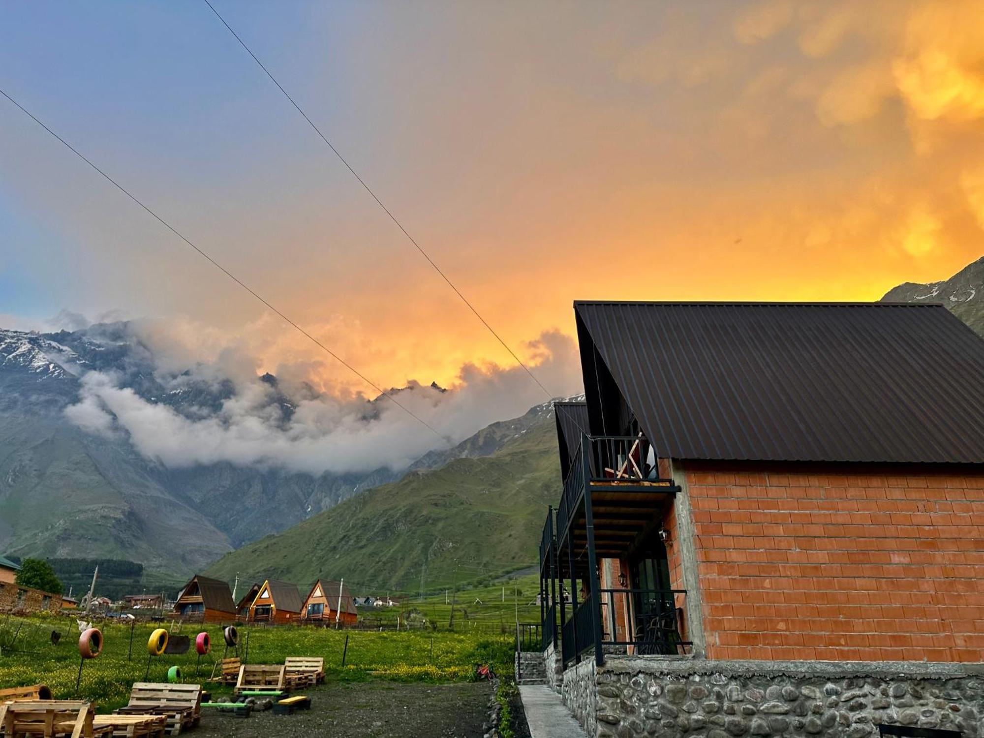 Royal Cottages Kazbegi Ngoại thất bức ảnh